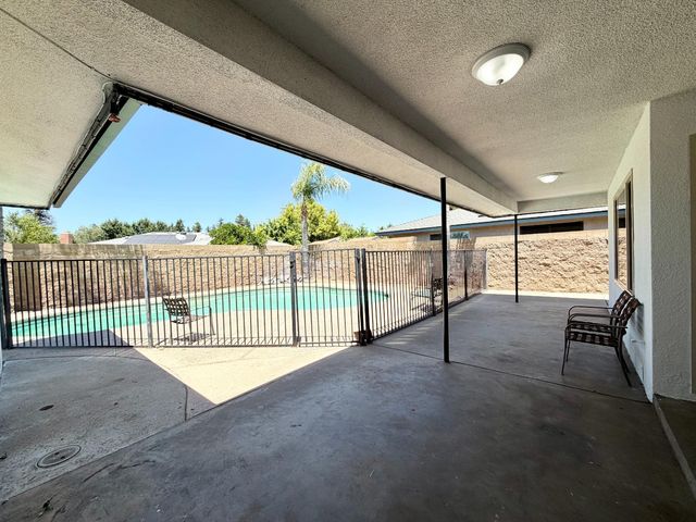 2096 E Sierra Avenue, Fresno, CA 93710