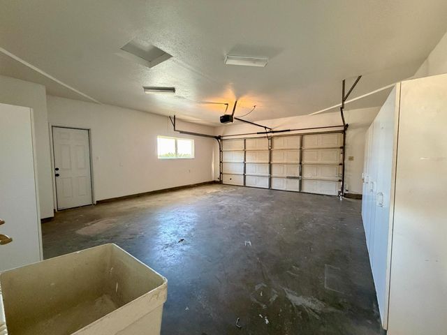 2096 E Sierra Avenue, Fresno, CA 93710