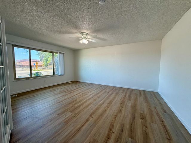 2096 E Sierra Avenue, Fresno, CA 93710