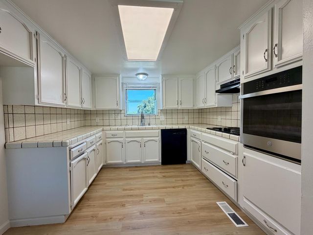 2096 E Sierra Avenue, Fresno, CA 93710