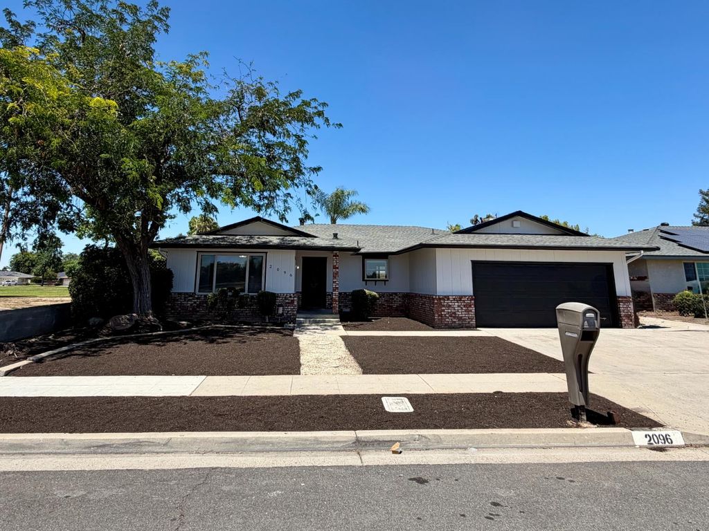 2096 E Sierra Avenue, Fresno, CA 93710