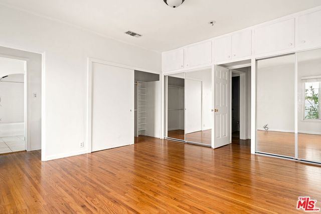 1064 S Hayworth Avenue, Los Angeles, CA 90035