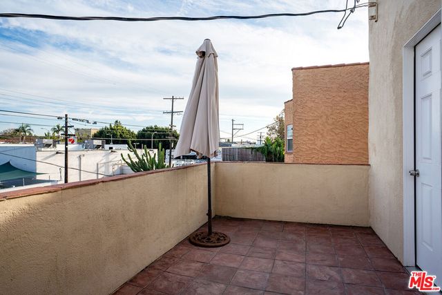 1064 S Hayworth Avenue, Los Angeles, CA 90035
