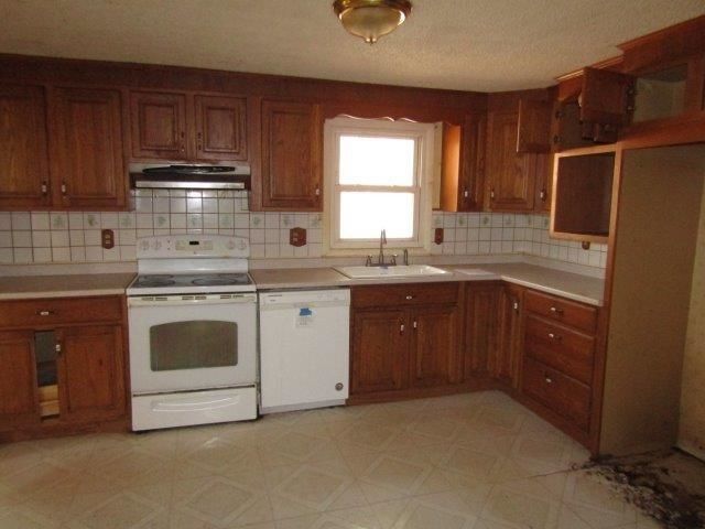 11 Bartlett Road, Derry, NH 03038