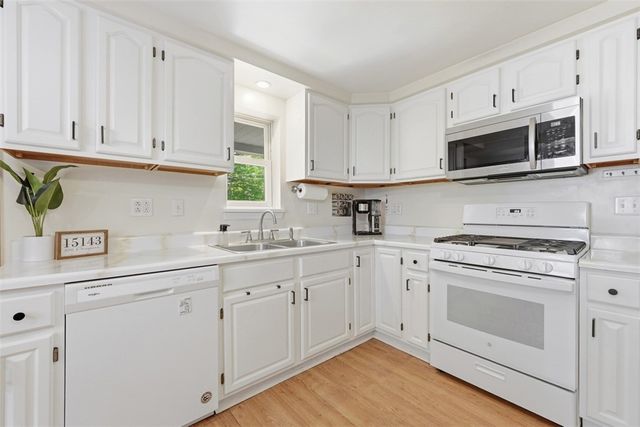 615 Lincoln Pl, Sewickley, PA 15143
