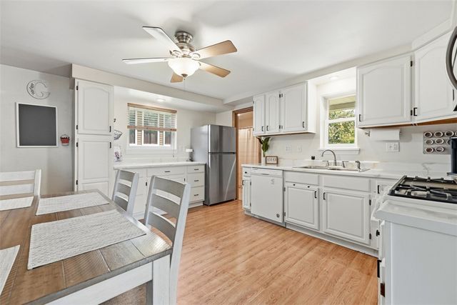 615 Lincoln Pl, Sewickley, PA 15143