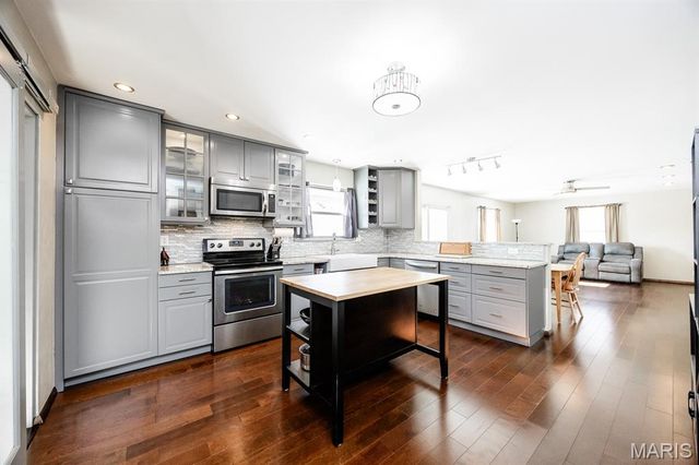 12 E State Street E, Mascoutah, IL 62258