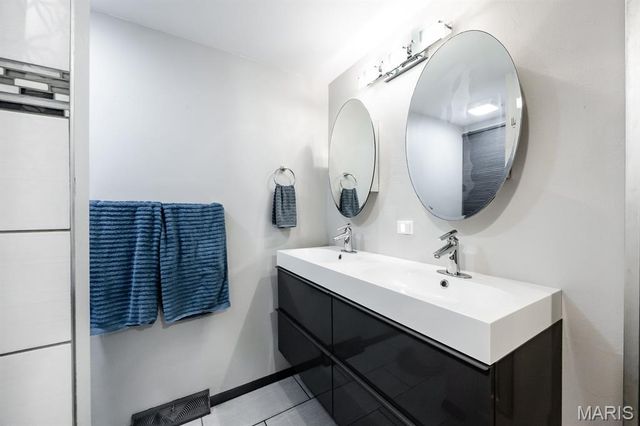 12 E State Street E, Mascoutah, IL 62258