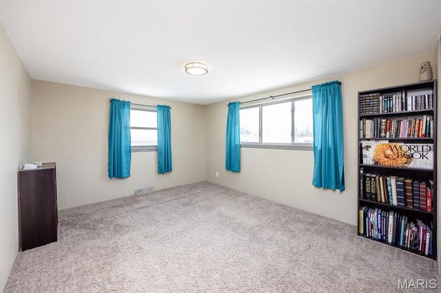 12 E State Street E, Mascoutah, IL 62258