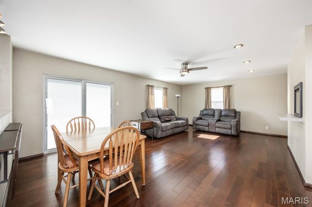 12 E State Street E, Mascoutah, IL 62258