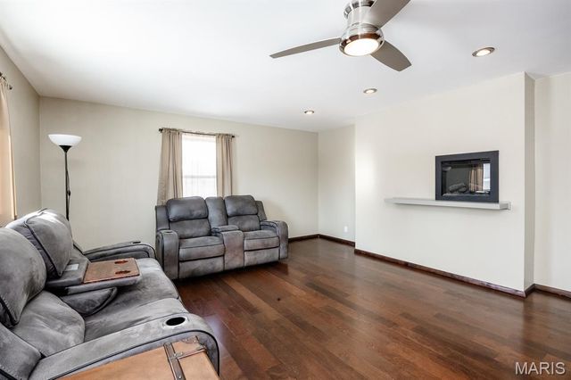 12 E State Street E, Mascoutah, IL 62258