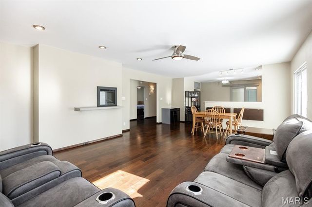 12 E State Street E, Mascoutah, IL 62258