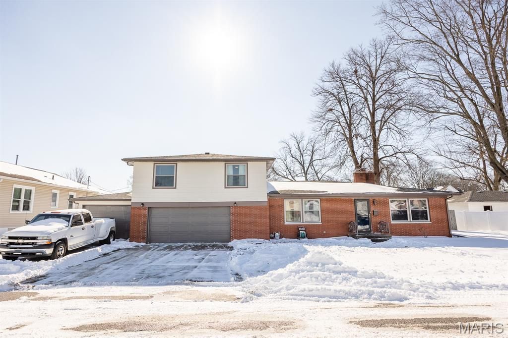 12 E State Street E, Mascoutah, IL 62258