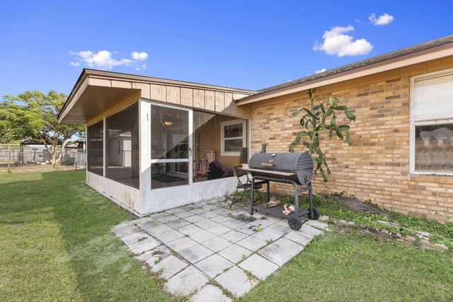 449 SE Oakridge Drive, Port St. Lucie, Port St Lucie, FL 34984