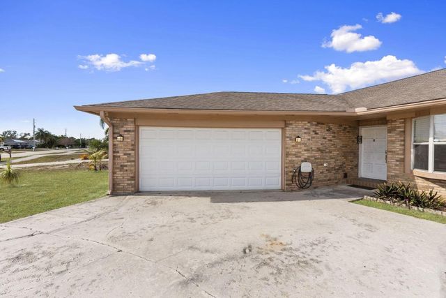 449 SE Oakridge Drive, Port St. Lucie, Port St Lucie, FL 34984