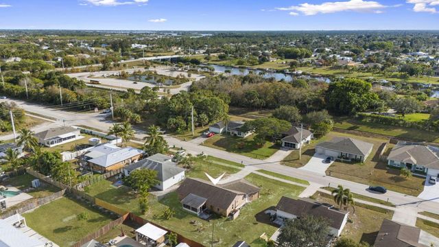 449 SE Oakridge Drive, Port St. Lucie, Port St Lucie, FL 34984