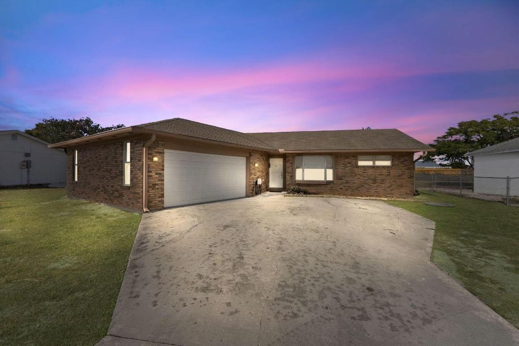 449 SE Oakridge Drive, Port St. Lucie, Port St Lucie, FL 34984