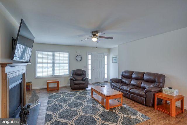 51 LULU LN, Dover, DE 19901