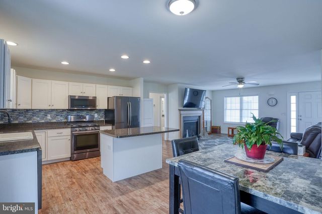 51 LULU LN, Dover, DE 19901