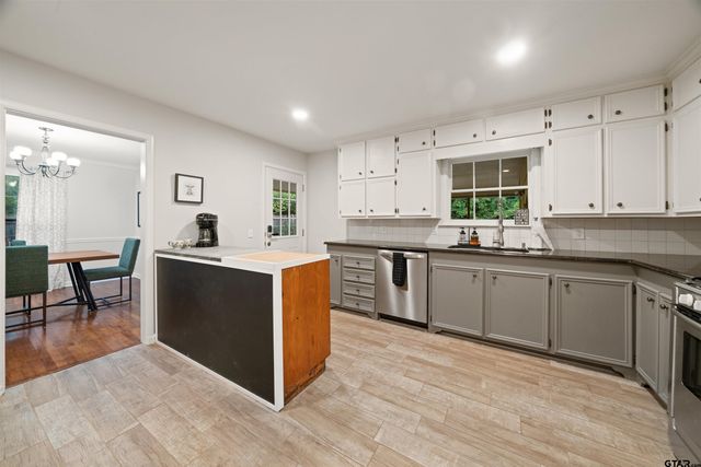 1920 S Sneed Ave, Tyler, TX 75701