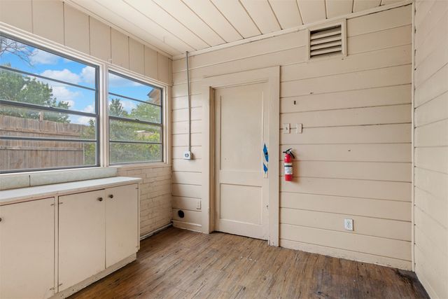 101 W Park Row Drive, Arlington, TX 76010