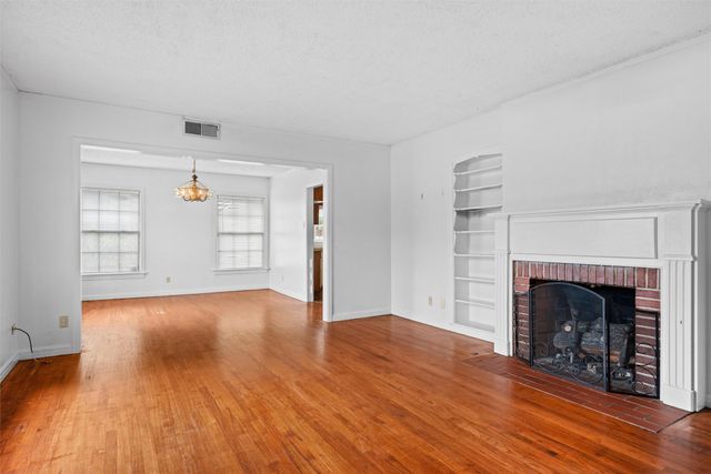 101 W Park Row Drive, Arlington, TX 76010