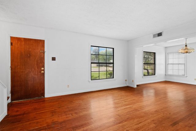 101 W Park Row Drive, Arlington, TX 76010