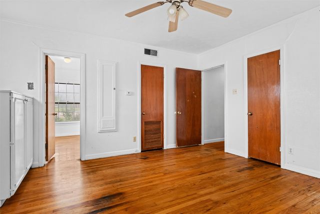 101 W Park Row Drive, Arlington, TX 76010