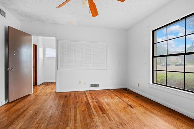 101 W Park Row Drive, Arlington, TX 76010