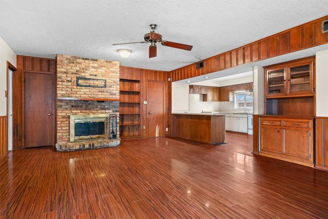 101 W Park Row Drive, Arlington, TX 76010