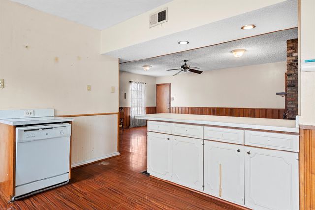 101 W Park Row Drive, Arlington, TX 76010