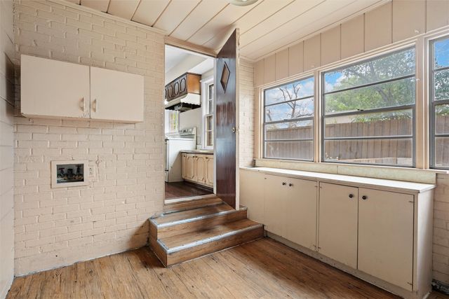 101 W Park Row Drive, Arlington, TX 76010