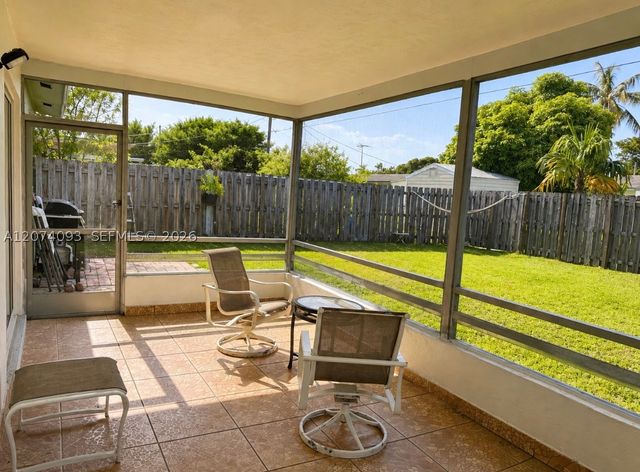 9331 NW 24th Pl, Sunrise, FL 33322