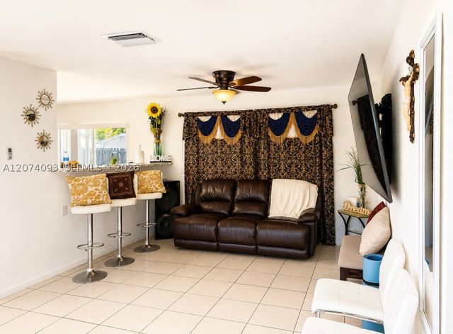 9331 NW 24th Pl, Sunrise, FL 33322