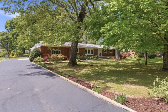 105 Westwood Dr, Tullahoma, TN 37388