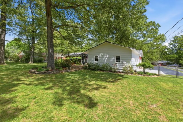 105 Westwood Dr, Tullahoma, TN 37388