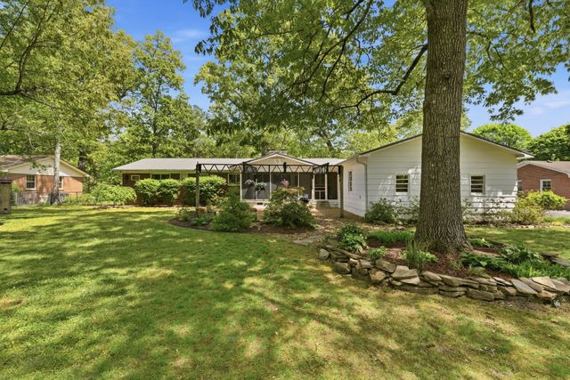 105 Westwood Dr, Tullahoma, TN 37388