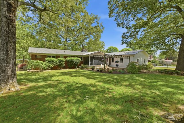 105 Westwood Dr, Tullahoma, TN 37388