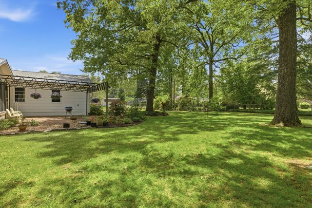105 Westwood Dr, Tullahoma, TN 37388