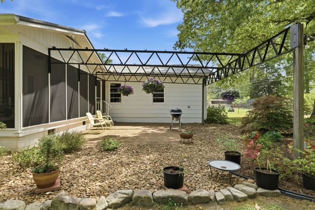105 Westwood Dr, Tullahoma, TN 37388