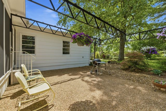 105 Westwood Dr, Tullahoma, TN 37388