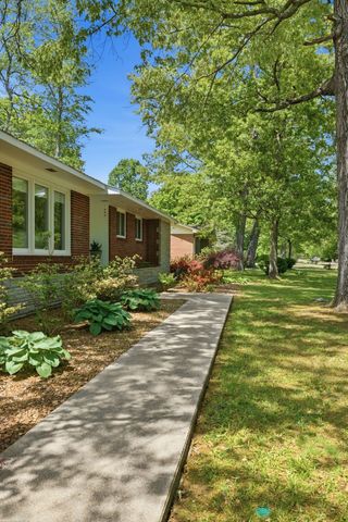 105 Westwood Dr, Tullahoma, TN 37388