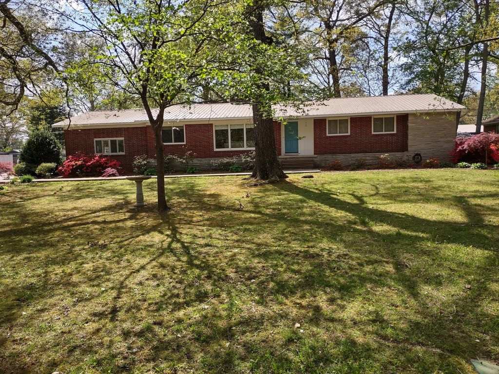 105 Westwood Dr, Tullahoma, TN 37388