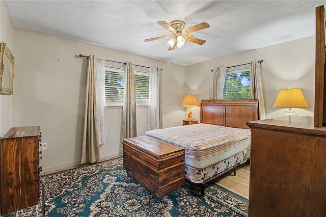 1102 West 9th Street, Caldwell, TX 77836