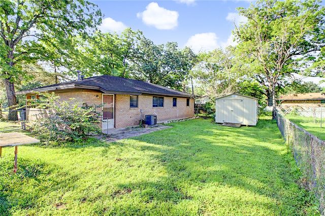 1102 West 9th Street, Caldwell, TX 77836