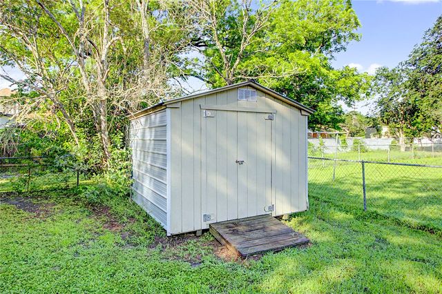 1102 West 9th Street, Caldwell, TX 77836