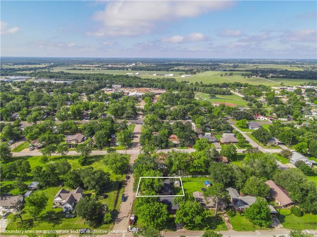 1102 West 9th Street, Caldwell, TX 77836