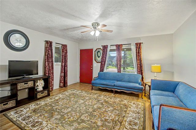 1102 West 9th Street, Caldwell, TX 77836