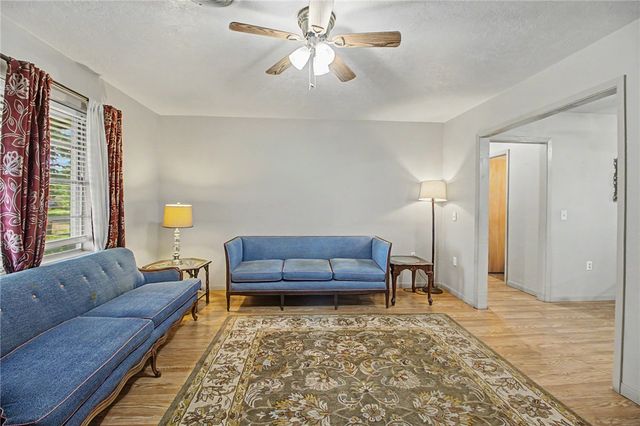 1102 West 9th Street, Caldwell, TX 77836