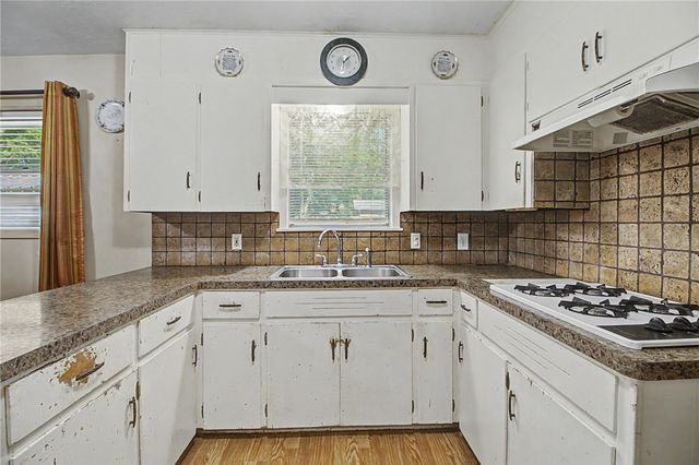 1102 West 9th Street, Caldwell, TX 77836